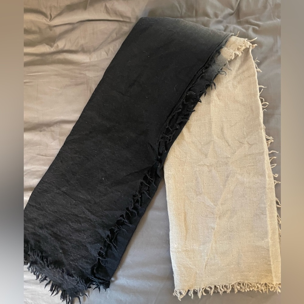 Aritzia Blanket Scarf Navy and Tan